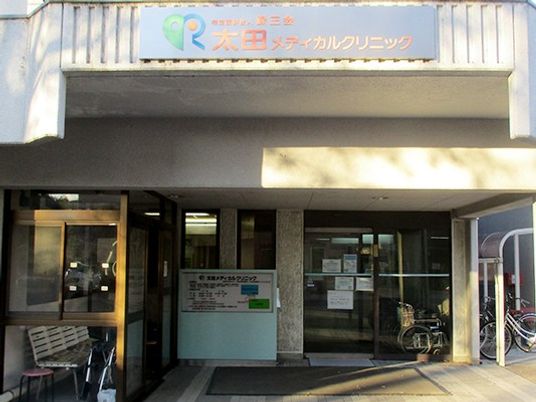 建物正面の出入口  