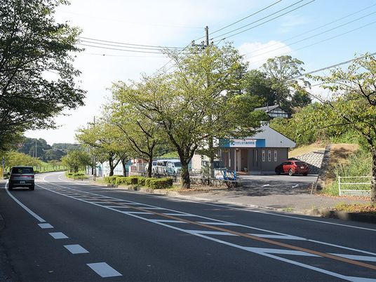 道路沿いの外観  