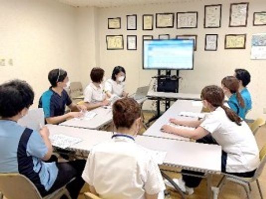 研修中の会議室  