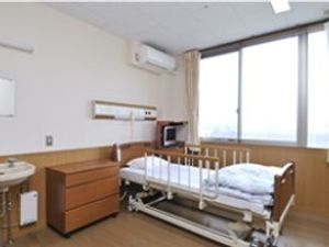 明るい個室の居室  