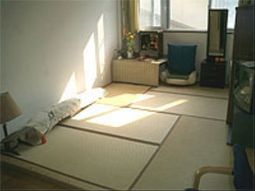 明るい日差しの居室