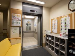 エレベーターホールの情景