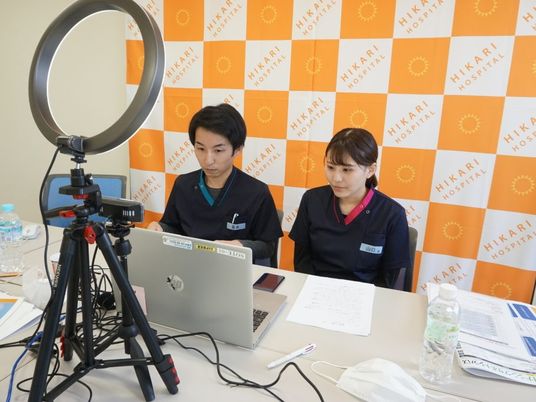スタッフ2人の説明会  