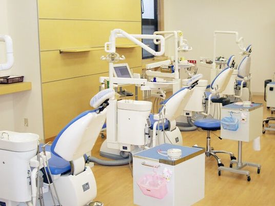 歯科機器が並ぶ機能訓練室  