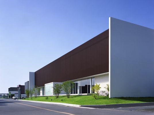 モダンな建物の外観  