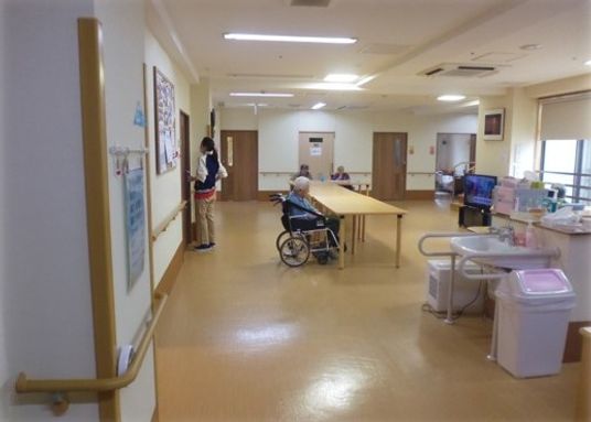 広々とした廊下