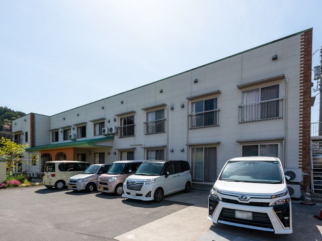 外観の日当たり良好な施設 外観 晴れた日に映える施設の外観です。四季を感じながら心地よい環境でお仕事ができます。