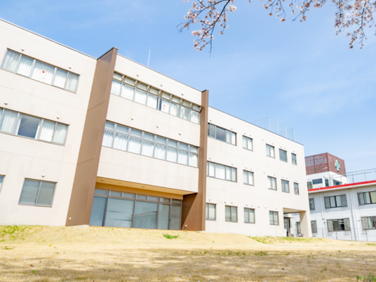 明るい外観の建物外観  