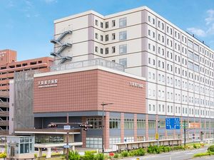 病院外観の建物  