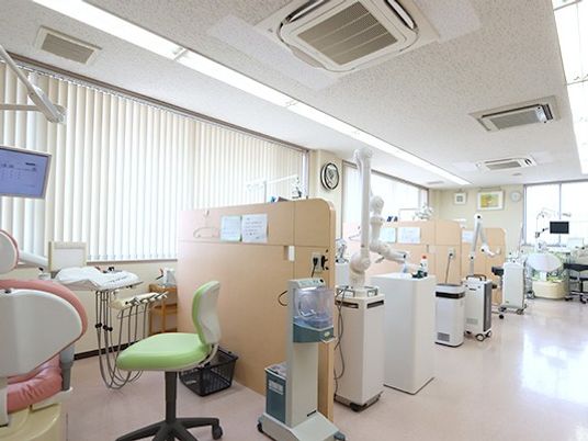 明るい機能訓練室  