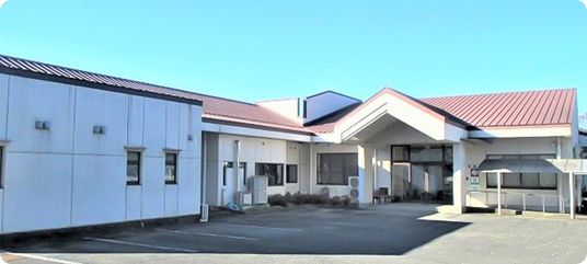広々とした建物の外観