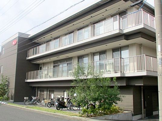 3階建ての外観  
