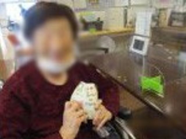 リビングの様子 リビング 落ち着いた雰囲気の中で、リラックスしつつ手作業を楽しむことができるスペースです。