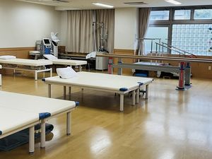 機能訓練室のベッド  