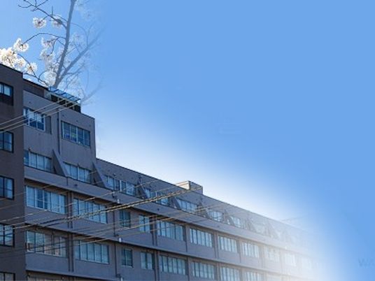 青空の建物外観  