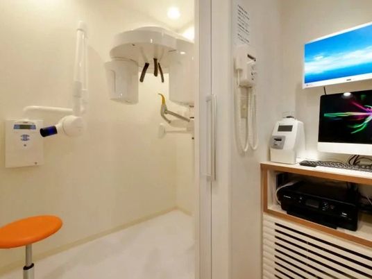 機器がそろう浴室  
