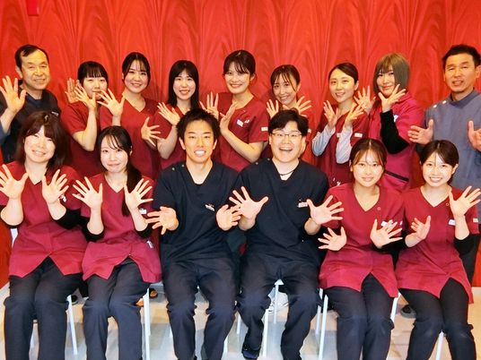 笑顔のスタッフ集合  