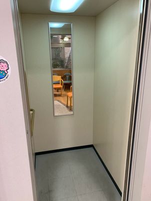 コンパクトなエレベーター