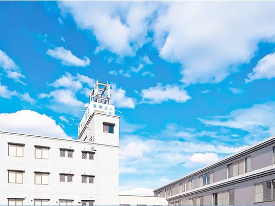 青空の建物外観  
