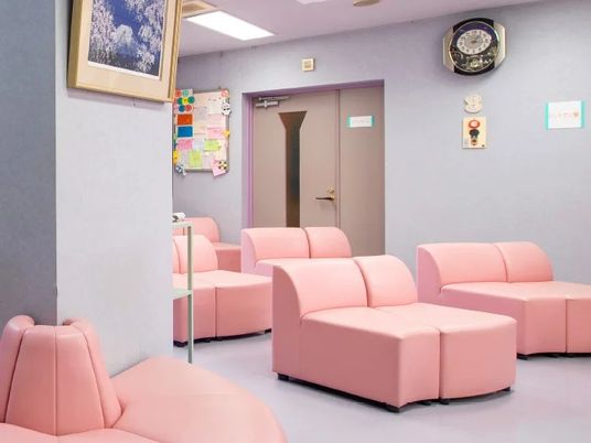 ピンク椅子の休憩室  