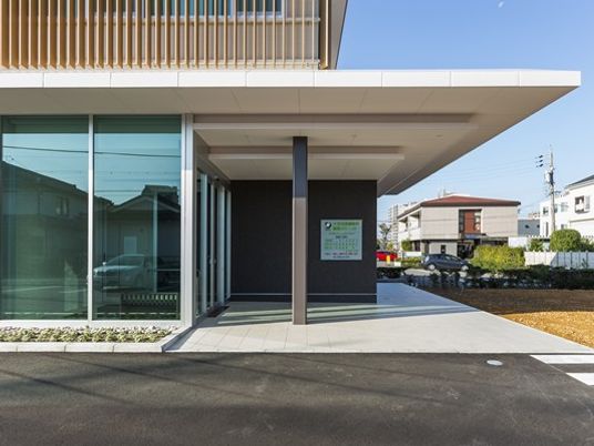 建物のエントランス  