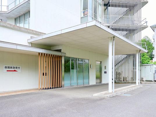 施設の外観入口  