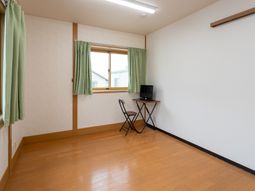 落ち着いた個室の居室