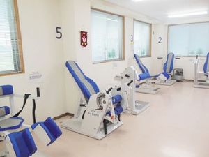 機能訓練用の運動器具のある部屋  
