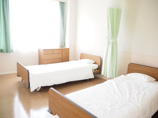 明るい2床の居室