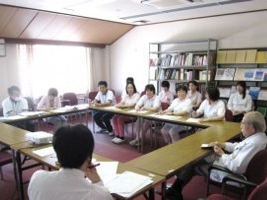 食堂での会議風景  
