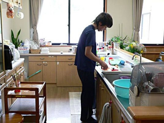 明るいキッチンの様子