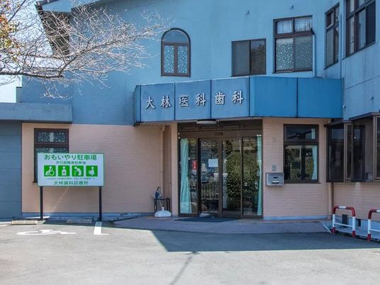 建物正面入口  