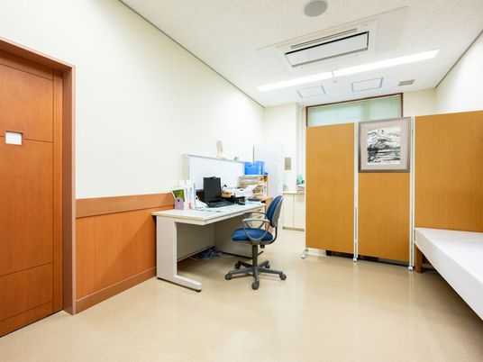 事務机のある居室  