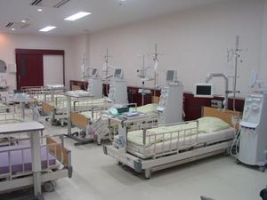 透析室のベッド並び  
