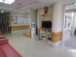 明るい共有ロビー  
