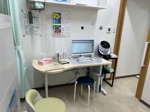 明るい受付デスク  