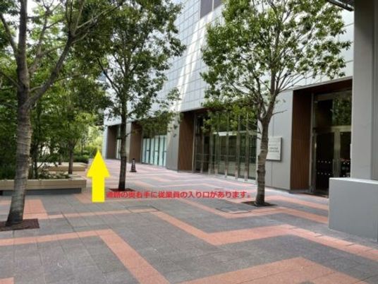 建物前の通路  