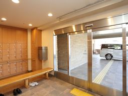 エントランスの清潔な様子