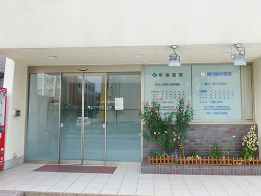 施設の入口外観  