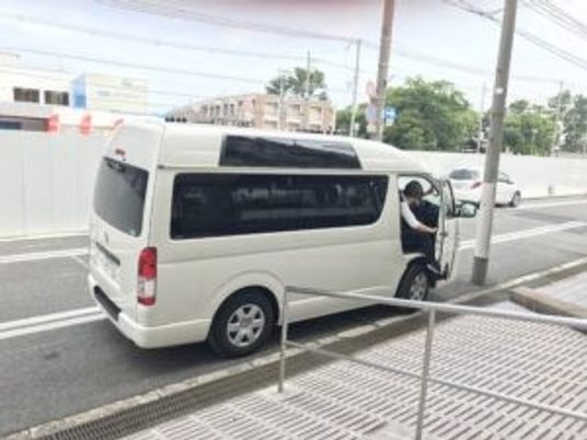 送迎車の乗降場  