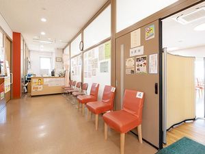 受付前の待合廊下  