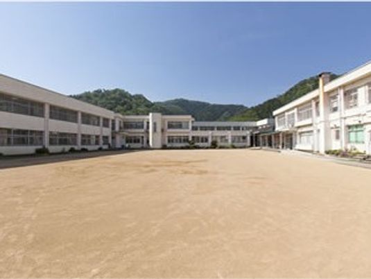 広い中庭  