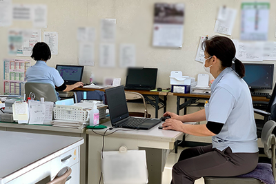 職員の作業風景室