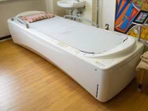 介護用浴槽のある浴室  