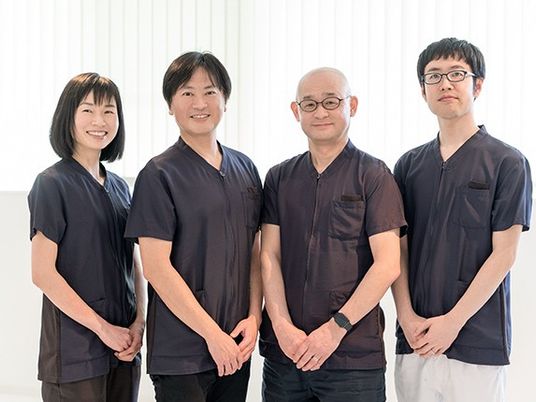 スタッフ4人の集合  