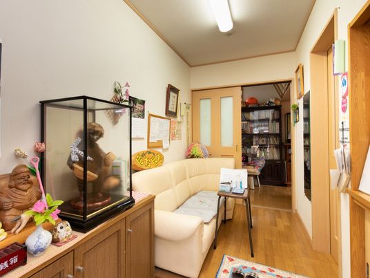 和やかなラウンジの光景