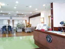 明るく清潔なロビー