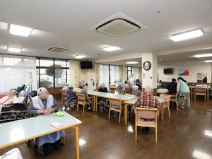 広々とした共有ダイニング