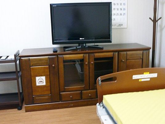 テレビ付きの居室  