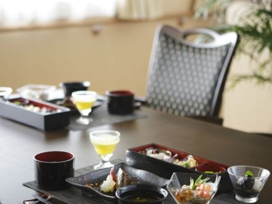 和風の食事セット